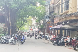  Khách hàng vắng bóng, cửa hàng bán xe cũ lo dẹp tiệm