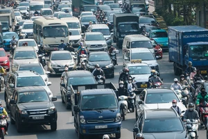 Hà Nội: 1 nút giao thông vẫn 'thách thức' nhà sáng kiến dù đã bỏ đèn đỏ