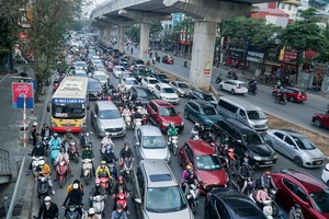 Giao thông Hà Nội đông đúc trở lại sau kỳ nghỉ Tết Nguyên đán Giáp Thìn 