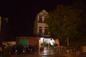 Mâu thuẫn tình cảm, chồng bóp cổ vợ đến tử vong