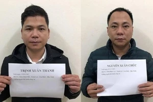 Khởi tố 2 người đàn ông say rượu, tấn công CSGT