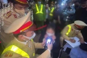 Hoàn thiện hồ sơ phạt nữ tài xế vi phạm nồng độ cồn, tự xưng là người nhà lãnh đạo Bộ Công an