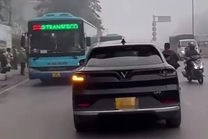 Bị phạt 5 triệu, tước giấy phép lái xe 3 tháng vì đi ngược chiều trên đường cấm 