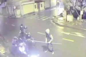 Bắt nhóm thanh thiếu niên chặn xe người đi đường để cướp tài sản