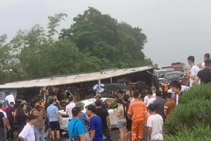 Tai nạn liên hoàn trên cao tốc, 6 ô tô bị hư hỏng