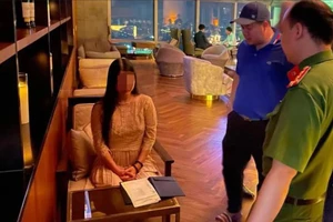 Thông tin bất ngờ về cô gái 'tỏ vẻ ngây thơ' tại nhà hàng 5 sao ở Hà Nội