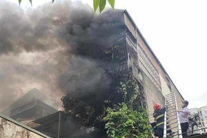 9 người thoát nạn trong vụ cháy nhà ở Hà Nội sáng nay
