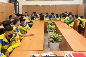 Tạm giữ 14 lái xe công nghệ tụ tập đánh nhau ở Hà Nội