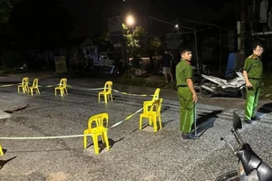 Dùng dao chém bố và anh trai trọng thương