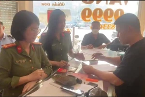 Có hiện tượng doanh nghiệp thuê người xếp hàng mua vàng ‘ổn định' ở Hà Nội