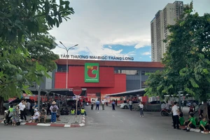 Hà Nội: Cháy gian hàng Trung tâm thương mại Big C Thăng Long, dân tưởng diễn tập