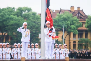 Lễ treo cờ rủ Quốc tang Tổng Bí thư Nguyễn Phú Trọng tại quảng trường Ba Đình