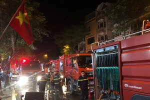 Kịp thời dập tắt đám cháy nhà dân ở Hà Nội trong đêm