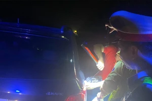 Lực lượng CSGT kịp thời hỗ trợ nhiều tài xế gặp sự cố trên cao tốc