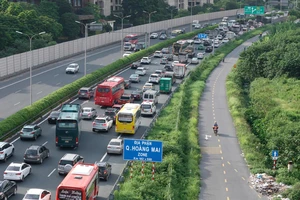 Người dân ùn ùn trở lại Thủ đô sau kỳ nghỉ lễ Quốc khánh 2-9