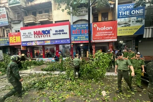 Công an Hà Nội nỗ lực khắc phục hậu quả bão số 3