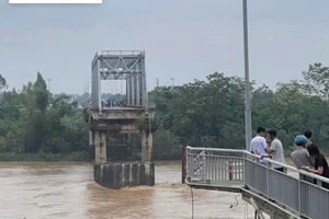 Thủ tướng chỉ đạo tập trung khắc phục sự cố sập nhịp cầu Phong Châu