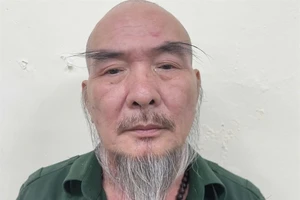 Tự xưng là thương binh, chặn lối ra vào của bệnh viện để đòi nợ