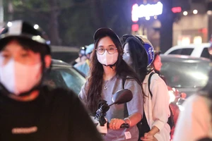 Đường phố Hà Nội đông nghịt ngày kỷ niệm Giải phóng Thủ đô