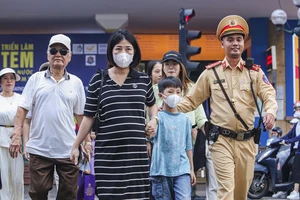 CSGT căng mình phân luồng giao thông dịp kỷ niệm 70 năm ngày Giải phóng Thủ đô