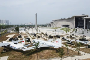 Bảo tàng Lịch sử Quân sự Việt Nam trước ngày mở cửa 