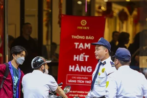 Hà Nội: Nhiều người ngậm ngùi ra về vì không mua được vàng