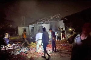 Bắc Giang: Ngôi nhà bốc cháy sau nhiều tiếng nổ lớn, ít nhất một người tử vong