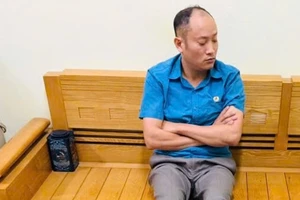 Chủ tịch phường nhận hối lộ 10% giá trị tiền quyết toán công trình tại phòng làm việc