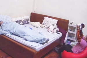 Công an xác minh vụ cháu bé hơn 1 tháng tuổi nghi bị bảo mẫu bạo hành ở Hà Nội