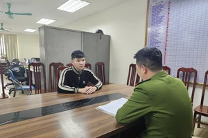 Nam thanh niên ‘đi bão’, tông gãy chân cán bộ công an