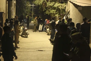 Vụ 4 người chết ở Hà Nội: Công an lấy lời khai từng gia đình chung quanh