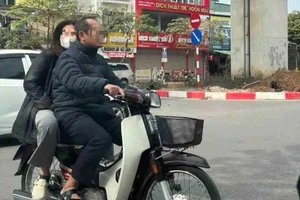 Từ phản ánh qua ứng dụng iHanoi, phó công an phường bị phạt