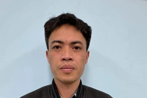 Tài xế xe Lexus hành hung nam shipper bị khởi tố tội cố ý gây thương tích