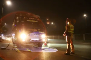 Trưởng phòng CSGT Hà Nội trực tiếp chỉ đạo xử lý xe vi phạm trong đêm