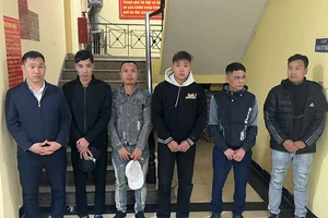 Tạm giữ hình sự 9 người trong vụ một phụ nữ ở Hà Nội bị tạt axit