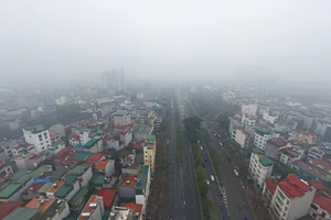 Thời tiết Hà Nội phủ đầy sương mù và mưa phùn