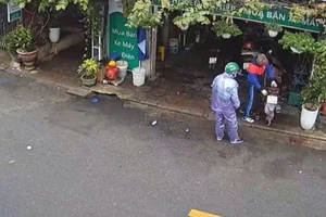 Bịa chuyện chủ tiệm gí tô vít, ép trả tiền sửa xe