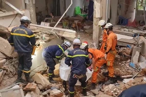 Đoàn cứu nạn Bộ Công an ở Myanmar đưa thêm 1 thi thể nạn nhân ra ngoài