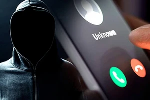 1 phụ nữ mất hơn 1,3 tỉ đồng sau cuộc gọi video