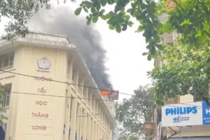 Hà Nội: Cháy nhà sát trường tiểu học, sơ tán học sinh