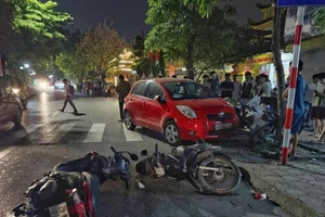 Công an Hà Nội thông tin về vụ ô tô tông hàng loạt xe máy trên đường Kim Giang