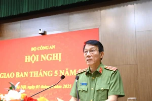 Bộ trưởng Lương Tam Quang: Tiếp tục tấn công mạnh tội phạm về hàng giả, buôn lậu