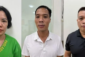 Tạm giữ nhóm ‘cò’ tại cổng bệnh viện phụ sản Trung ương 