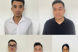 Công an Hà Nội triệt phá cơ sở massage cho nhân viên 'tới z' với khách