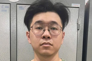 Tạm giữ hình sự người đàn ông hành hung phụ nữ tại sảnh thang máy 