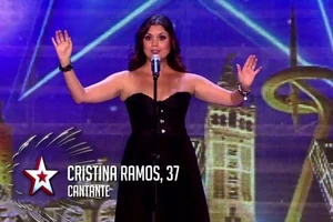 Cô gái ra sân khấu hát Opera, bất ngờ xé váy trở thành rocker