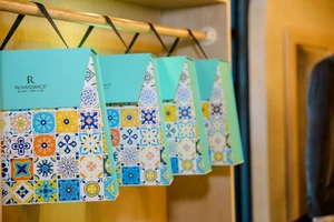 Hộp bánh Trung thu lấy ý tưởng từ 'áo dài cô Ba Sài Gòn'