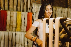 Món quà nhỏ đặc biệt Hoa hậu Tiểu Vy tặng bạn bè quốc tế