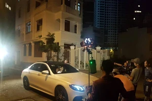 Tố My suýt tông xe vào êkíp khi đóng MV 'Kẻ thứ ba'