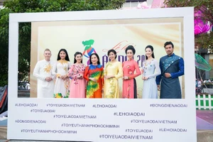 Dàn nghệ sĩ nhiều thế hệ tại buổi tổng duyệt Lễ hội Áo dài